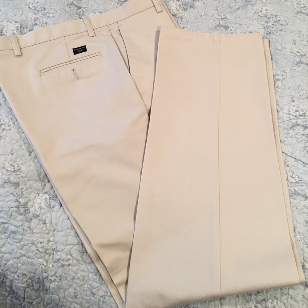 Men’s Docker’s signature pants